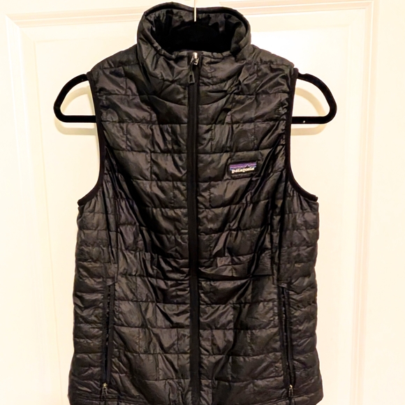 Patagonia Women's Black Quilted Vest - Picture 3 of 8